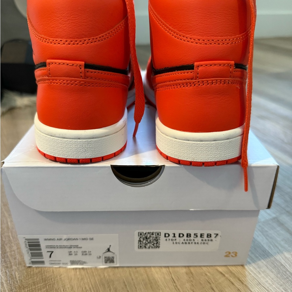 Air Jordan High-Top Sneakers in Orange and Pink - Picture 4 of 4